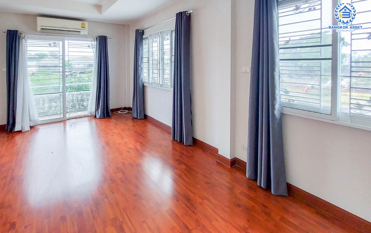 *****บ้านเดี่ยวมือสองนนทบุรี ห้องมุม! ม.ชวนชื่นโมดัส รัตนาธิเบศร์-ท่าอิฐ หลังใหญ่ เนื้อที่ 60.9 ตร.ว. ฟังก์ชัน 3 ห้องนอน 3 ห้องน้ำ 2 ที่จอดรถ แถมแอร์ 2 เครื่อง ต่อเติมครบพร้อมอยู่ บนทำเลโซนเมืองเชื่อมต่อ ถ.รัตนาธิเบศร์ และถ.ราชพฤกษ์ ใกล้รถไฟฟ้าสถานี "ไทรม้า"